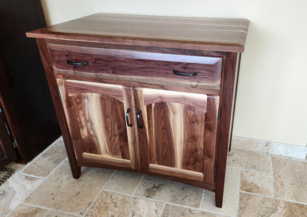 40 server with concealed drawers 2 door server with adjustable shelf